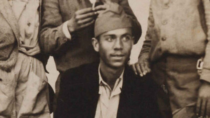 Miguel Hernández con otros milicianos republicanos, hacia 1937