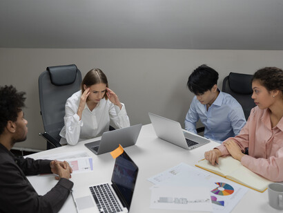 Il existe encore des environnements de travail où la communication agressive et l’abus sont la norme, une vision qui doit être transformée