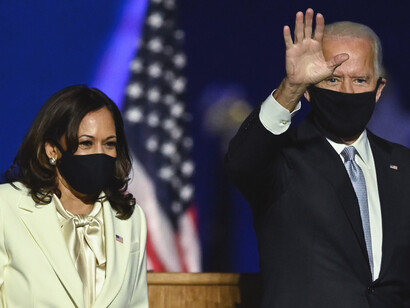 Kamala Harris y Joe Biden en el discurso de aceptación de la presidencia