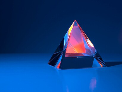 Piramide. Le situazioni di equilibrio tra le forze in gioco ci sembra più semplice e desiderabile di quelle in cui c’è uno squilibrio