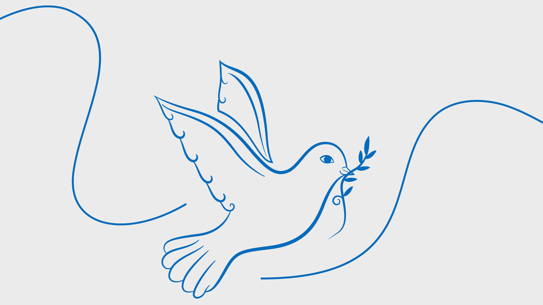 Symbole universel de paix, la colombe blanche reflète les idéaux de l'Université pour la Paix, dédiée à promouvoir un monde plus harmonieux et juste