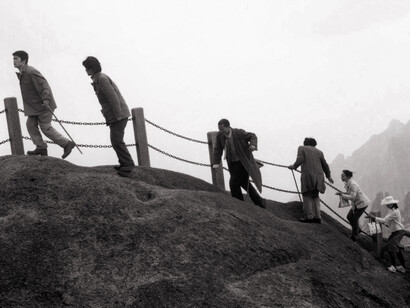 Yang Fudong, Seven Intellectuals in Bamboo Forest, Part I, 2003, Film 35 mm transféré sur DVD, noir et blanc, son, 29 min, Courtesy de l’artiste et de la galerie Marian Goodman, Paris / New York © Yang Fudong