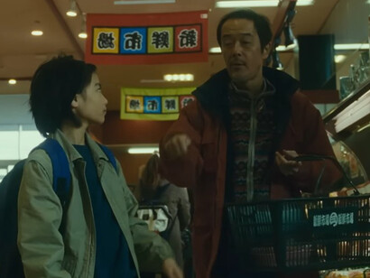 Written and directed by Hirokazu Kore-eda, Shoplifters explores poverty, survival, and the meaning of family through the lives of a group living together through petty theft and emotional connection