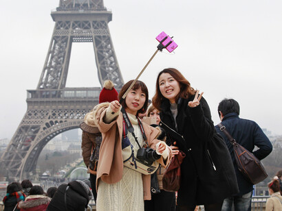 The world in a selfie