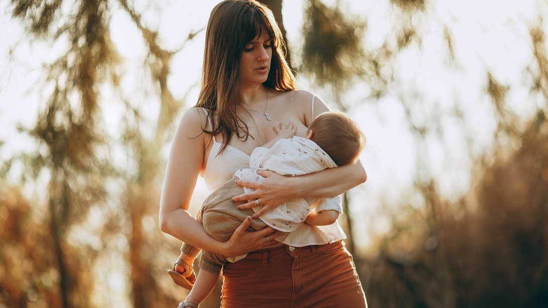 La Organización Mundial de la Salud (OMS) recomienda la lactancia materna durante al menos los primeros seis meses de vida e incluirla en una dieta mixta al menos hasta que el bebé cumpla dos años