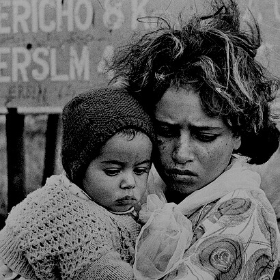 Palestinian refugees just arrived in east Jordan crossing the temporary bridge by the now destroyed Allenby Bridge from the Israeli occupied West Bank