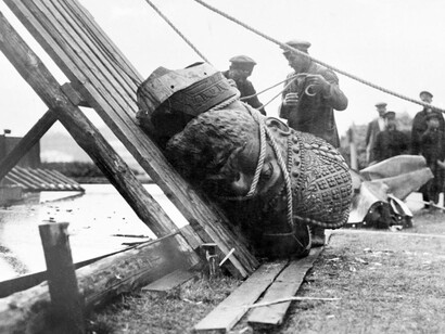 The head of a monument to Russian Tsar Alexander III during its dismantling in central Moscow. The gigantic statue was ripped down soon after the 1917 revolution that led to communist rule in Russia © TASS News Agency