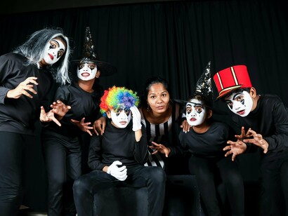 Lembro com muito carinho quando meu primogênito chorou na cena em que o Buzz Lightyear quebra o braço na tentativa de voar no primeiro filme do “Toy Story” (Pixar/Walt Disney, 1995). Tivemos que parar o DVD (ou seria VHS? Certeza não foi via *streaming*!) para explicar o conceito de filme, desenho, ficção, que não era de verdade... 