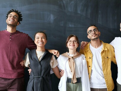 La diversità è quindi un’attitudine a procedere verso un altrove che può non avere i contorni delineati, che può essere incerto, sfumato, ambiguo ma che possiede una potenzialità da esplorare