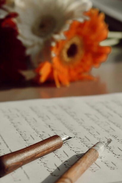 Nel complesso mondo dell’editoria contemporanea, la vera sfida è restare autentici: costruire storie che non si esauriscano in un clic, ma che possano trasformarsi in letture memorabili