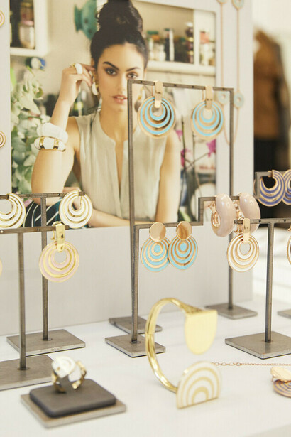 Display vetrina delle collezioni Rainbow Fraleoni