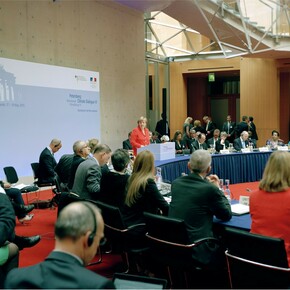 
OLIVIER MENANTEAU
Petersberg Climate Dialogue VI Reaching for the Paris outcome”19 May 2015 Berlin
courtesy galerie anne barrault
