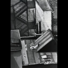 Sunny Day, New York, 1978. ©Estate of André Kertész | Courtesy Gallery FIFTY ONE". 
