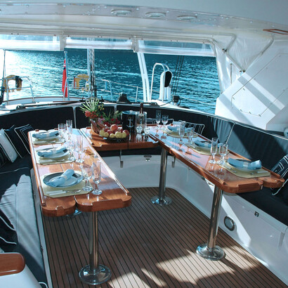 Milliardäre zahlen in Deutschland zum Teil Steuersätze von unter einem Prozent, während eine Geringverdienerin die Hälfte ihre Verdienstes für Steuern und Sozialabgaben berappt