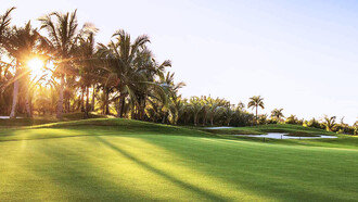 Atardecer en un campo de golf