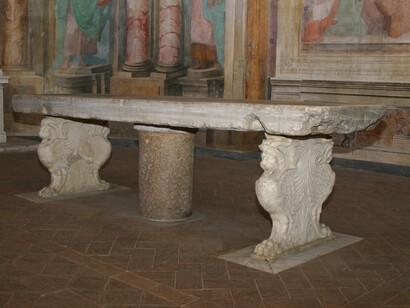 Santa Barbara, Tavola marmorea