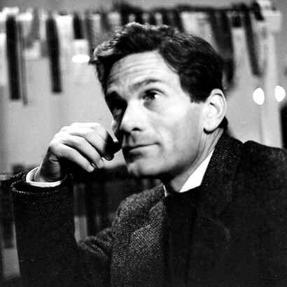 Pasolini, con la sua opera, ha denunciato il conformismo, l’ipocrisia borghese e la deriva consumistica della società moderna