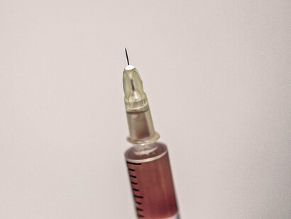 Vaccin. Ces vaccins qui sont acheminés dans le monde entier, et dont une partie des bénéfices commerciaux vont alimenter le fonds qui sera utilisé pour construire le futur Institut