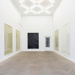 Davis Rhodes, Exhibition view. Courtesy of Office Baroque