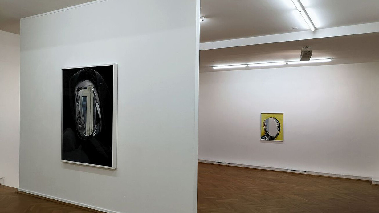 Are you talking to me? Courtesy of Bernhard Knaus Fine Art