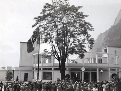Riva del Garda (Brescia). La costruzione progettata da Gian Carlo Maroni per la Spiaggia degli Olivi  