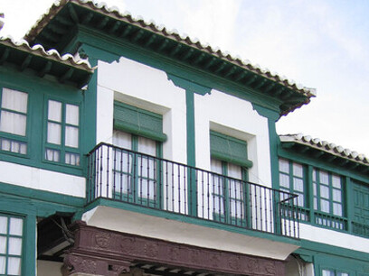 Lindabridis, a la muerte de su padre, debe competir por el trono de Tartaria con su hermano, pero, dada su condición de mujer, habrá primero que encontrar marido. Corral de las Comedias, Almagro, Ciudad Real, Castilla-La Mancha, España