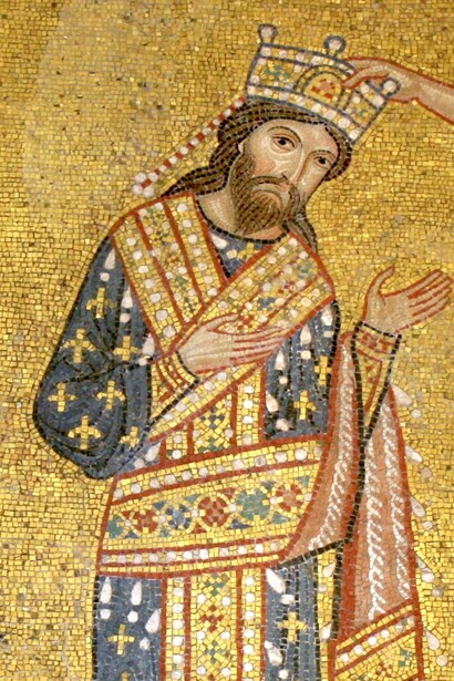 Durante lo scisma di Anacleto II (1130–1138), Ruggero II di Sicilia sostenne l’antipapa Anacleto contro Innocenzo II. Nella foto un mosaico raffigura l'incoronazione di Ruggero II da parte di Cristo, Martorana, Palermo, Italia
