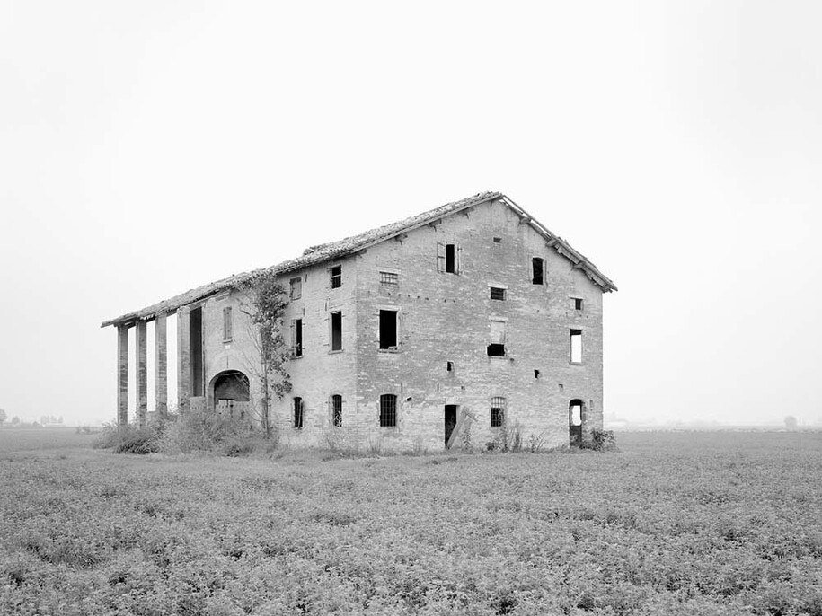 Paola de Pietri, Untitled, Questa Pianura series, 2014, Courtesy Galerie Les filles du calvaire