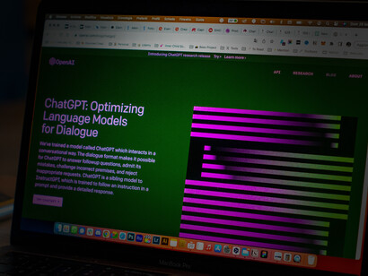 ChatGPT. Quello che fanno i sistemi intelligenti come ChatGPT è costruire nuove analogie sulla base di ciò che hanno imparato nella fase di addestramento