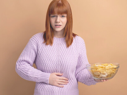 A woman with food intolerance as she grapples with belly pain, shedding light on the realities of managing dietary restrictions and coping with symptoms