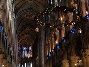 Interno, cattedrale di Notre-Dame, Parigi, Francia. Entrambi i testi parlano di cecità, ma solo Carver riesce a trasformarla in comunione tra due solitudini, mentre Saramago la usa per rivelare la crudeltà latente dell’essere umano