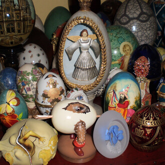 Ovos decorados com motivos diversos