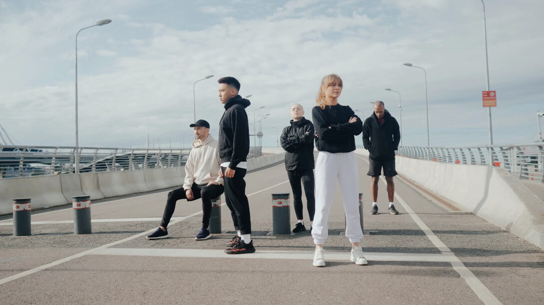 The running group stands united, recognising that success is built on a foundation of focus and a clear direction, much like a well-planned exercise routine