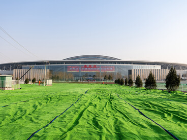 Fachada oeste de la estación de tren de Xiongan; 2020, más exagerada que la de Shanghainan... Xiong'an, 2019. Provincia de Hebei, China
