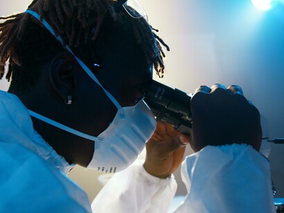 Laboratorio scientifico. Il progetto ZePrion: un esperimento rivoluzionario per sviluppare farmaci innovativi nello spazio