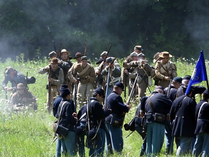 Reconstituição de uma batalha da Guerra Civil Americana 