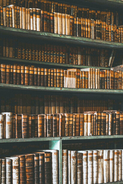 Para el filósofo alemán, la moral tradicional —especialmente la cristiana— había debilitado al individuo al imponer valores como la obediencia, la humildad y el sacrificio