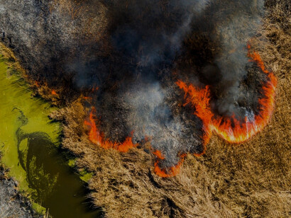 Vista aérea de un incendio forestal en Europa