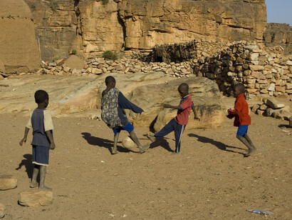 Mali. Niños jugando al fútbol