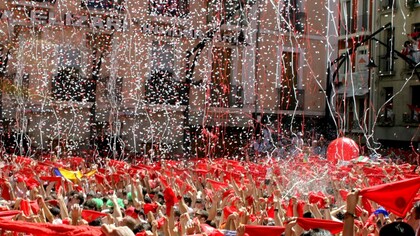 Pamplona. Plaza del Ayuntamiento en el mediodía de un 6 de julio
