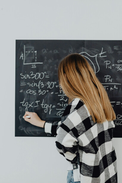 Tanto a las ciencias naturales como las ciencias del espíritu fueron cautivadas por la matemática. Las primeras recurriendo a la descripción aritmética del mundo, las segundas al método deductivo.