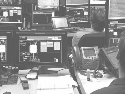 Diante disso, muitos grandes empresários, CEOs e profissionais liberais acreditam que manter uma rede social esteticamente organizada é o suficiente para garantir uma imagem inabalável. Esse é um erro estratégico perigoso
