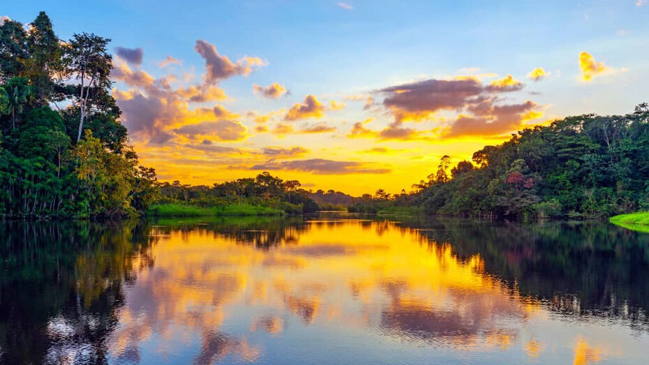 El gran río Amazonas es un río de América del Sur que atraviesa Perú (nacimiento), Colombia y Brasil