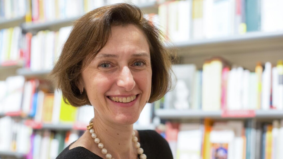 Chiara Briani è nata a Padova, dove esercita la professione di neurologa presso il Dipartimento di Neuroscienze dell'università