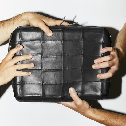 Borsa creata con scarti di pelle