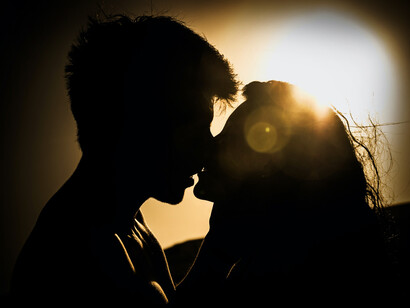 Nuestro penúltimo beso fue al atardecer, en la calle más céntrica de Barcelona que baja hasta el mar Mediterráneo