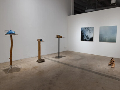 Azadeh Shladovsky and Daniel Wheeler, Valence, exhibition view. Courtesy of Track 16