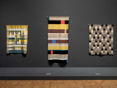 Anni Albers, Constructing textiles, exhibition view. Courtesy of Lower Belvedere