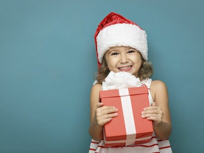 Aunque tantos niños esperan con ansia la llegada de la Navidad, conviene ser moderados en los regalos