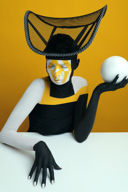 Dasha Art, Accents and forms, exhibition photo. Courtesy of Erarta